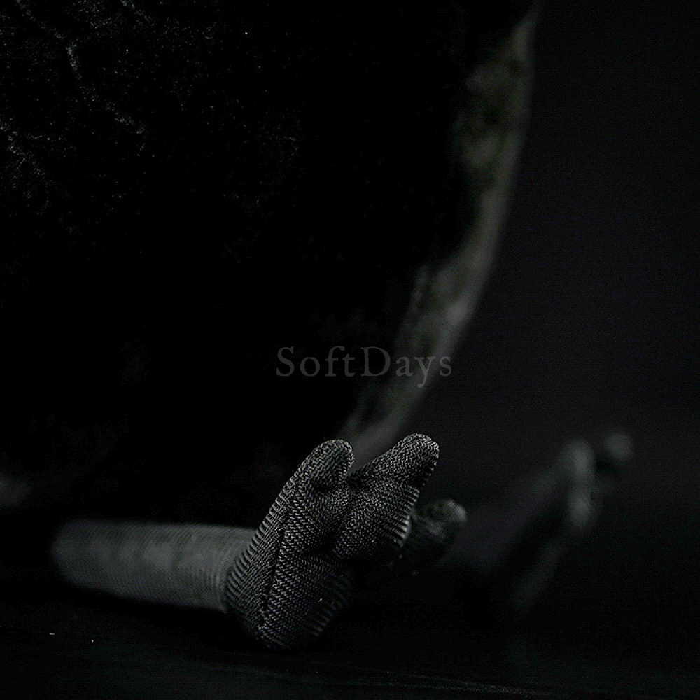 Detailed view of American crow plush toy’s feet, showcasing realistic design and intricate craftsmanship