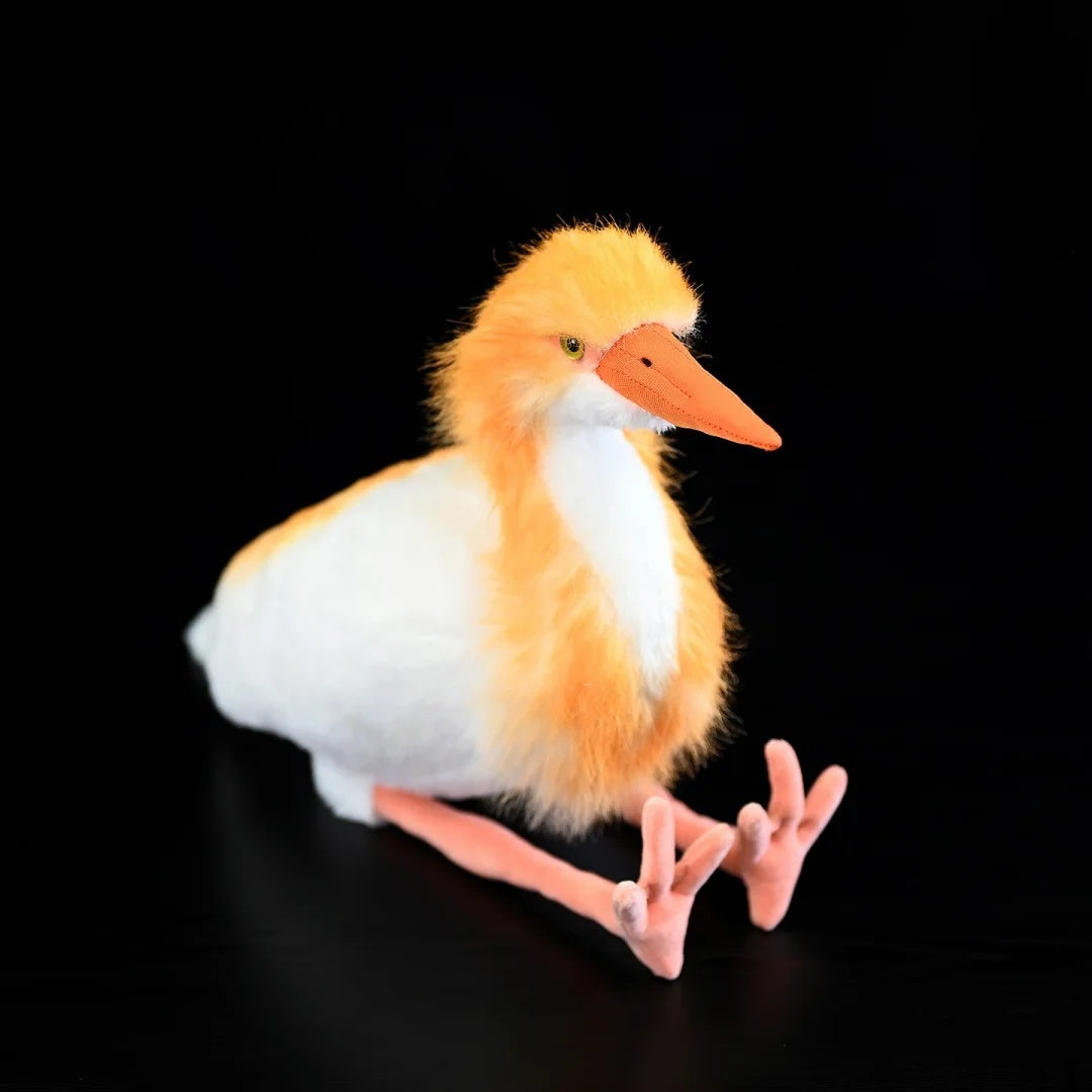 Peluche di airone guardabuoi orientale di SoftDaysLab®, in posizione seduta con un sorprendente piumaggio arancio-fulvo, ideale per i collezionisti di uccelli.