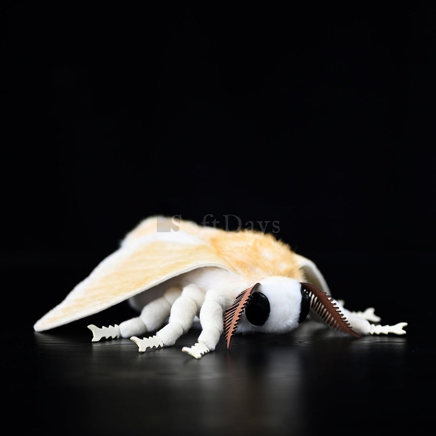 Realistic Domestic Silk Moth Plush Toy – Soft, Lifelike, and Perfect for Nature Lovers