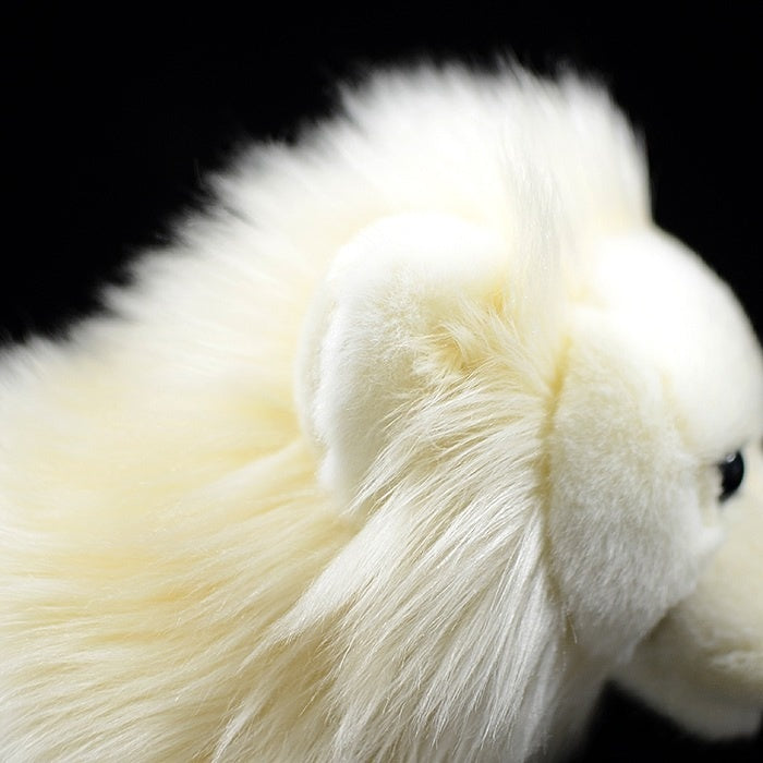 Detailed view of the white lion plush toy's fluffy mane, showcasing its premium craftsmanship
