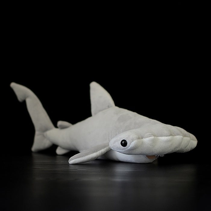 リアルなシュモクザメのぬいぐるみ - 柔らかくて印象的な海の仲間