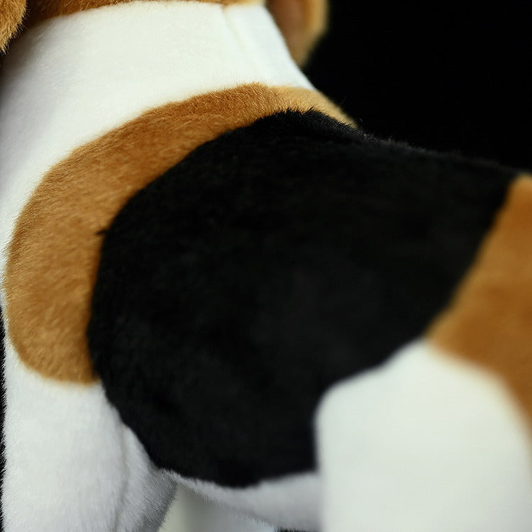 Close-up of the Beagle plush toy’s tricolor fur, featuring high-quality craftsmanship