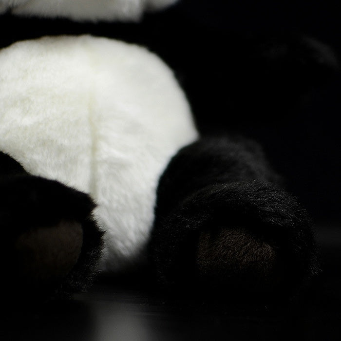 Detailed view of the giant panda plush toy's paw, designed with soft materials for a cuddly feel