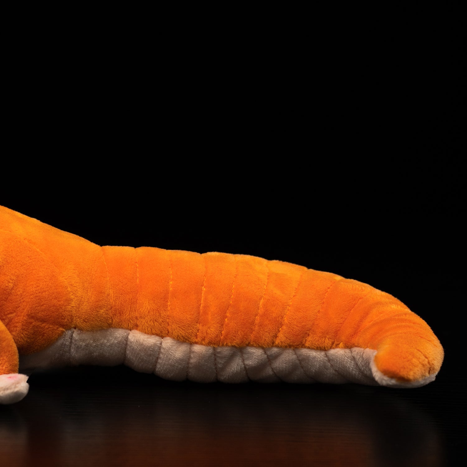 Close-up of the segmented tail of an Amel Patternless African fat-tailed gecko plush toy, showcasing its realistic and soft design by SoftDaysLab