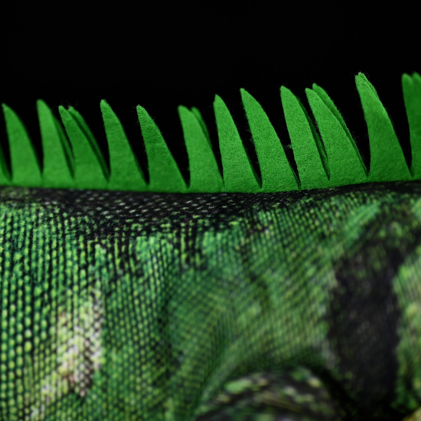 Close-up of the green iguana plush’s dorsal spines, showcasing its realistic and vibrant design