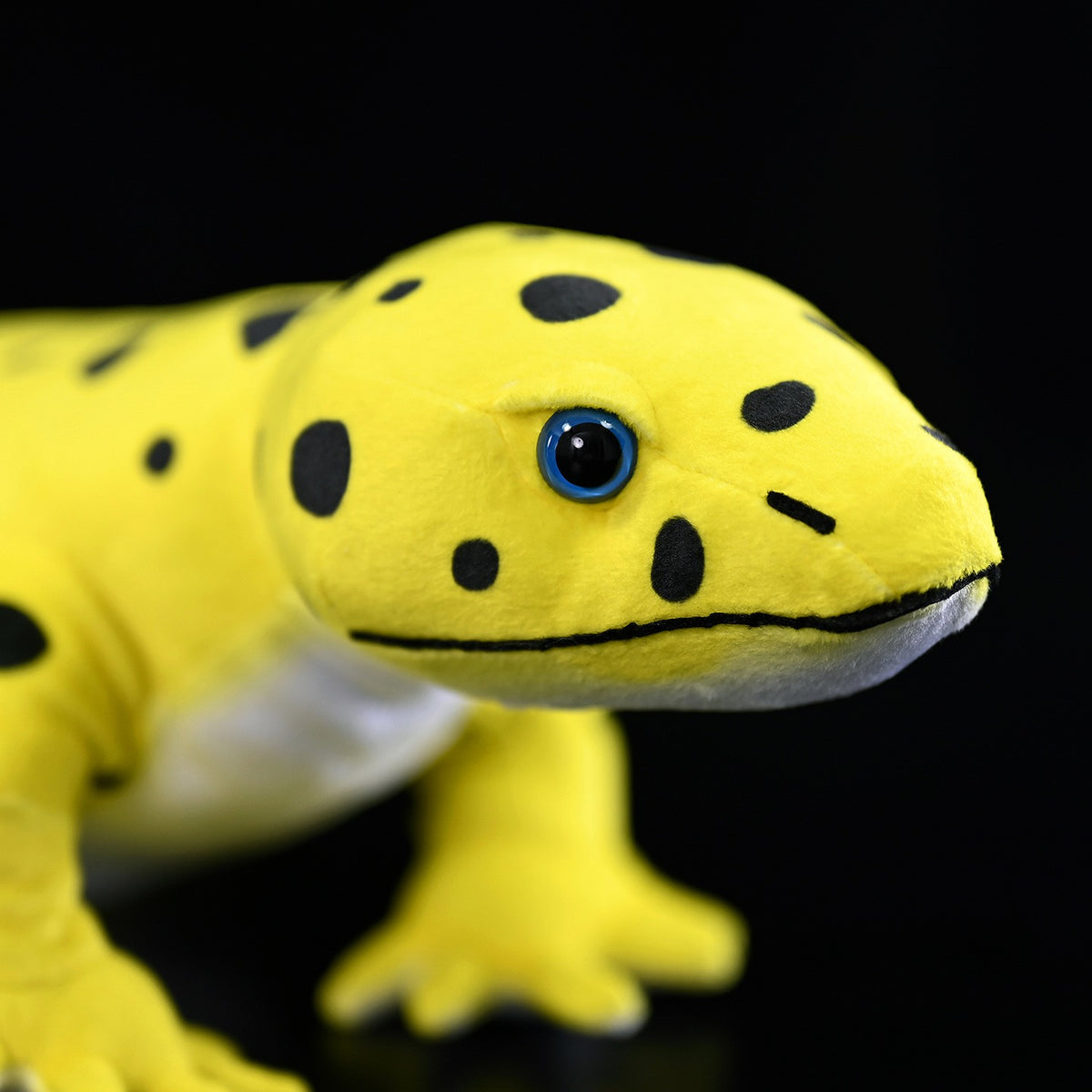 Close-up of Leopard Gecko Plush head by SoftDaysLab®, featuring realistic eyes and spotted design